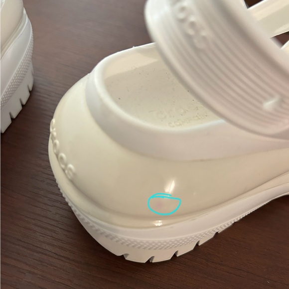 CROCS Unisex Classic Mega Crush Platform WHITE Platform Sandals Size: M4/W6 - Picture 14 of 16